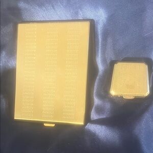 VTG Cigarette and pillbox